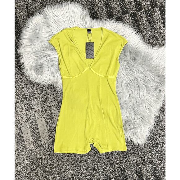SheinSXY Form Fitting Pea Green‎ Summer Bodysuit Romper Size Large - Picture 1 of 2